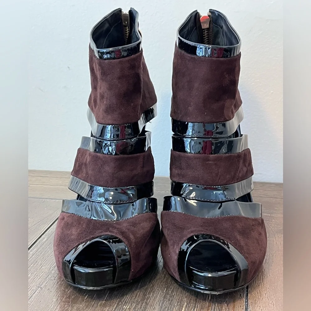 Tory Burch Cut Out Heeled Booties Womens size 10.5